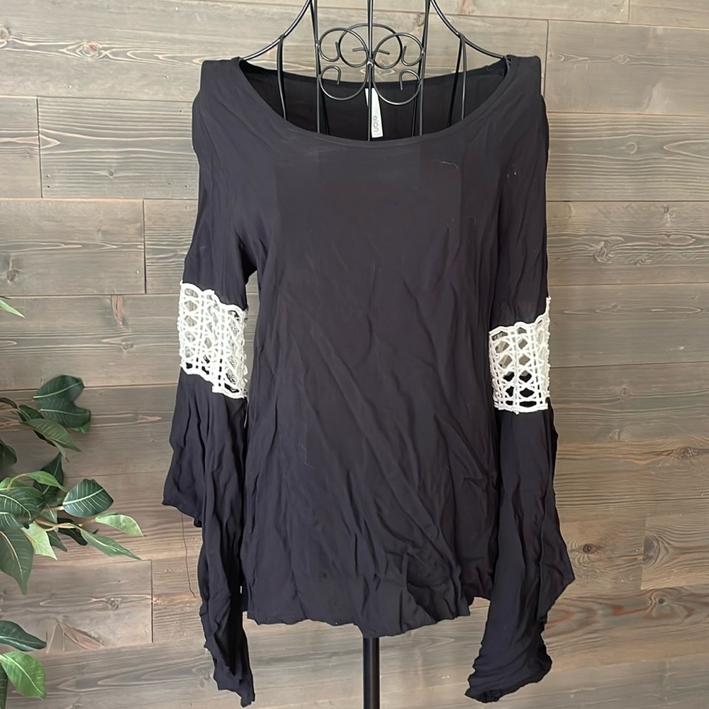 Beautiful peasant style, long sleeve scoopneck blouse - Picture 1 of 6